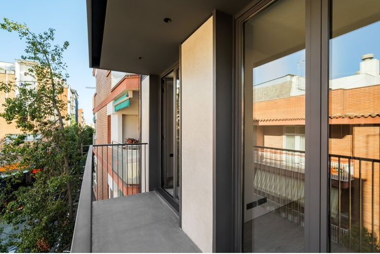 Transforma tu Espacio con Puertas Corredizas de PVC de EUROVENTYC