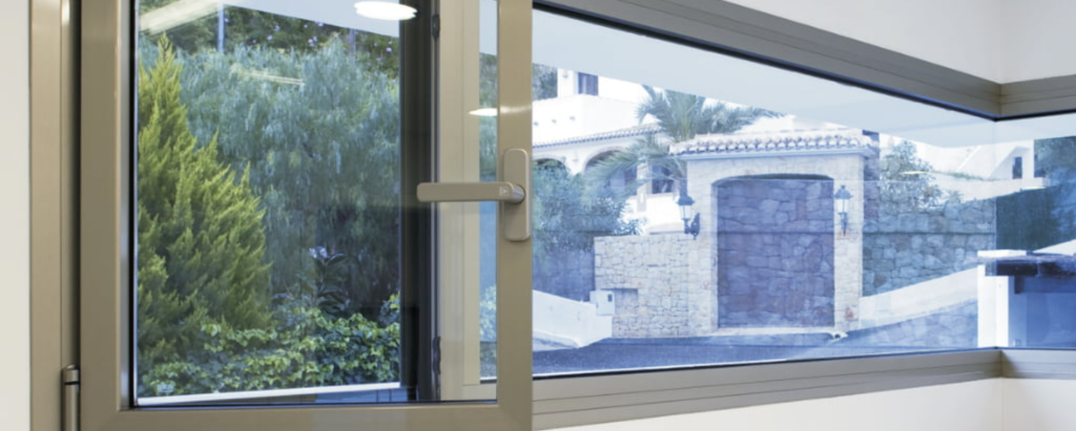 Ventanas Oscilobatientes de PVC Dos Funciones en una para Máximo Confort